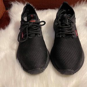 Sport shoe women and protect toe